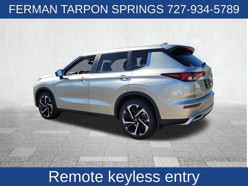 Used 2023 Mitsubishi Outlander SE image 6