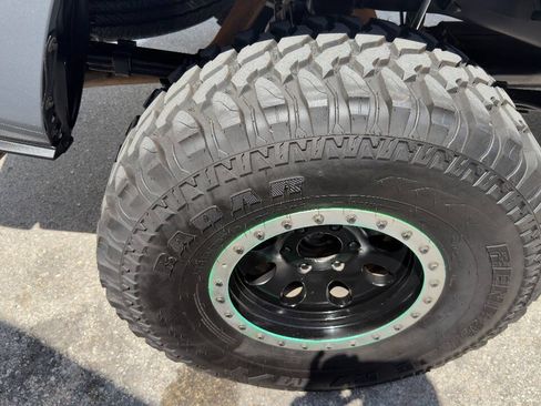 Used 2017 Toyota Tacoma SR w/ SR Convenience Package RWD image 21