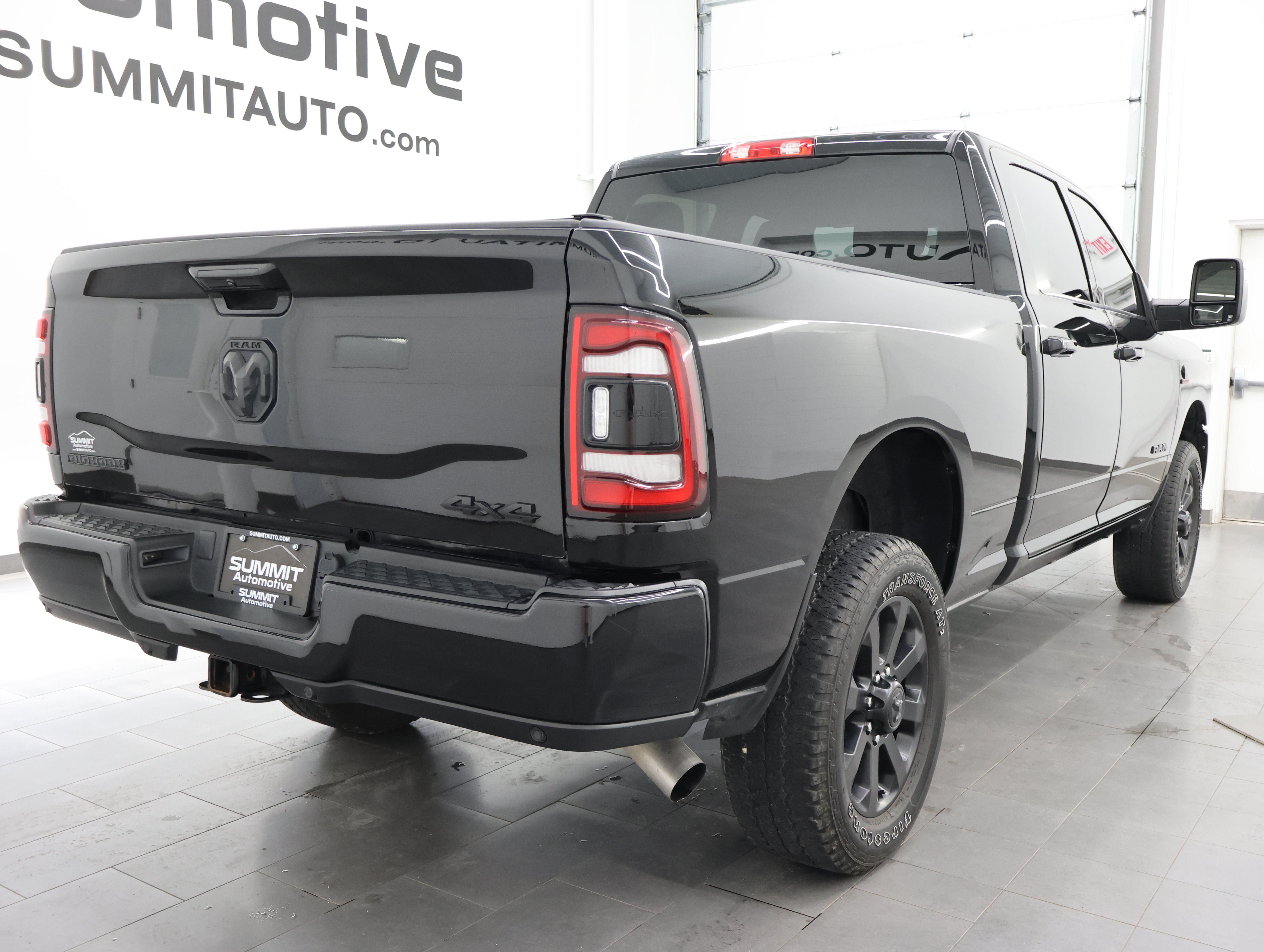 Used 2024 RAM 2500 Big Horn w/ Night Edition AWD/4WD image 4