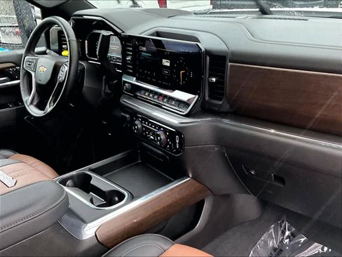 Used 2024 Chevrolet Silverado 2500 High Country w/ High Country Premium Package image 21