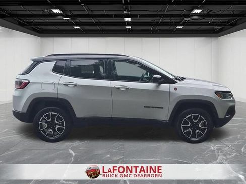 Used 2024 Jeep Compass Trailhawk AWD/4WD image 6