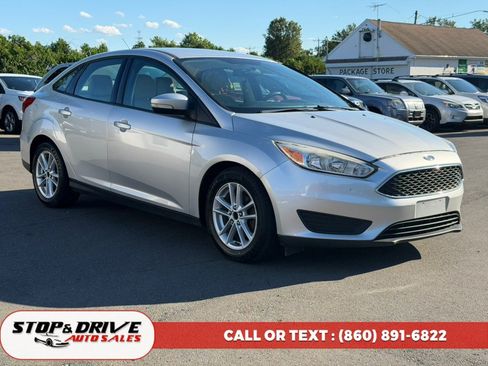 Used 2015 Ford Focus SE FWD image 3
