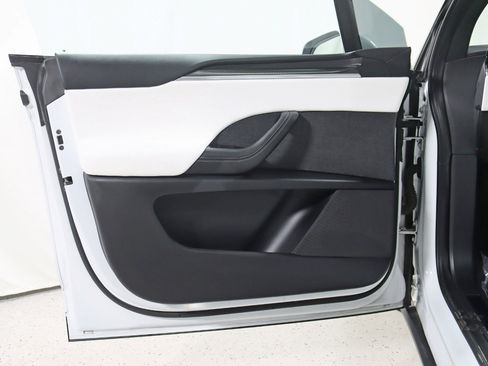 Used 2022 Tesla Model X Plaid image 36