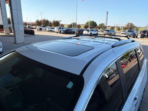 Used 2024 Toyota Sienna Platinum FWD image 5