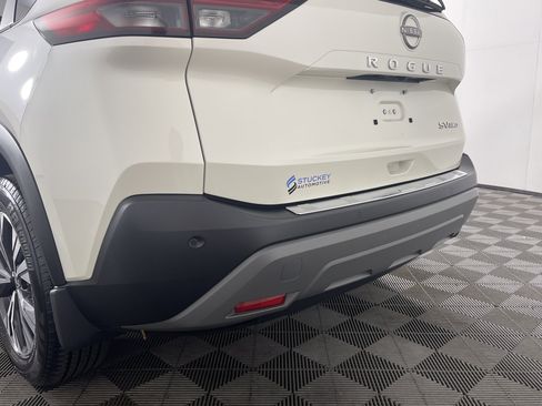 Used 2023 Nissan Rogue SV image 6