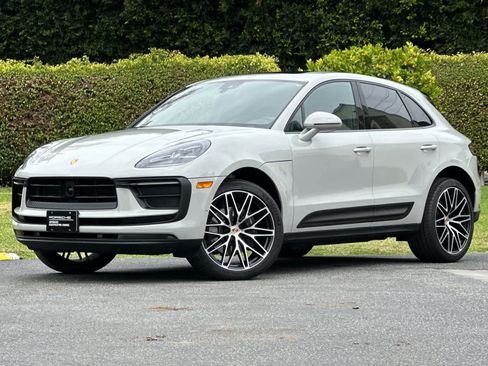 Certified 2024 Porsche Macan AWD/4WD image 1