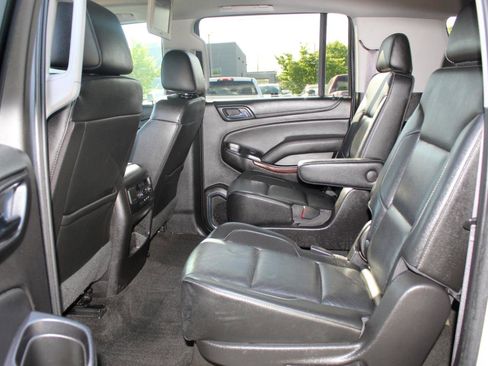 Used 2017 GMC Yukon XL SLT w/ Open Road Package AWD/4WD image 13