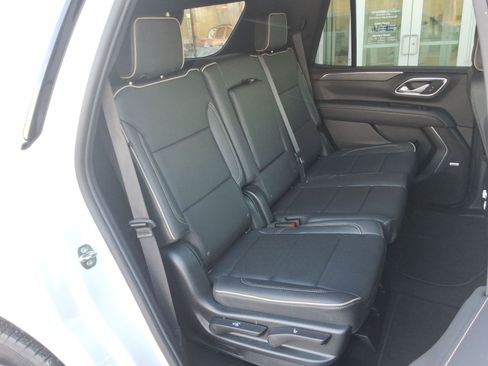 Used 2023 GMC Yukon SLT image 33