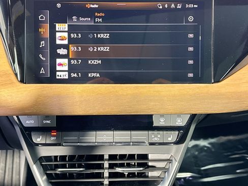 Used 2023 Audi e-tron GT Premium Plus image 14