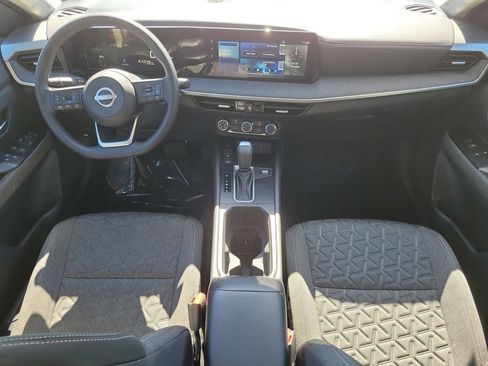 Certified 2025 Nissan Kicks SV image 18