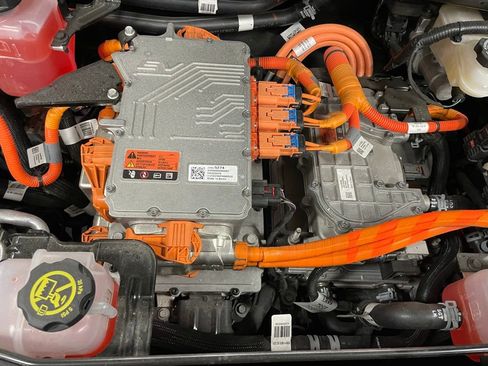 Used 2023 Chevrolet Bolt EUV LT image 9