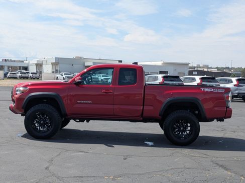 Used 2021 Toyota Tacoma TRD Off-Road w/ Technology Package AWD/4WD image 9
