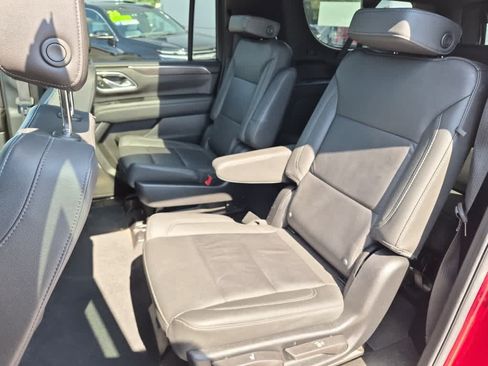 Used 2024 Chevrolet Suburban Z71 w/ Luxury Package AWD/4WD image 7