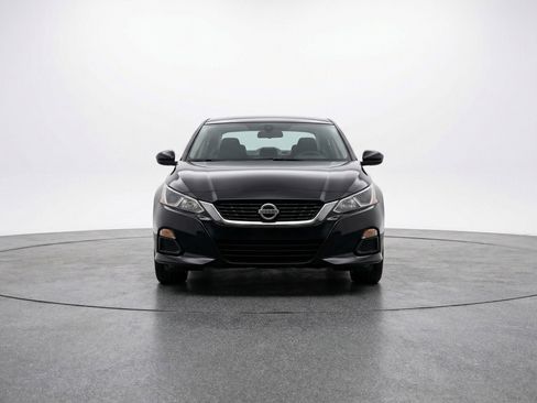 Used 2025 Nissan Altima 2.5 SV FWD image 2