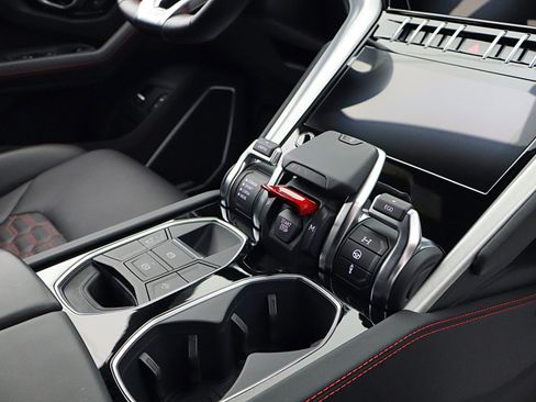 Used 2024 Lamborghini Urus S image 33