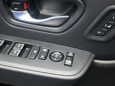 Used 2025 Honda Pilot TrailSport image 16