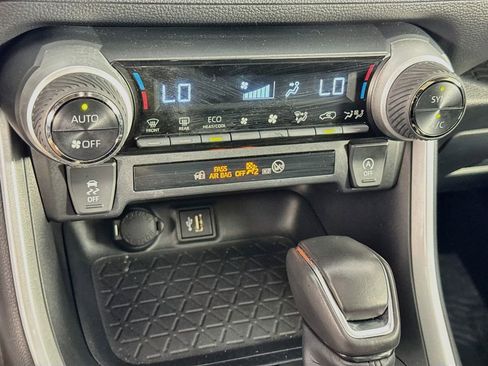 Used 2025 Toyota RAV4 XLE Premium AWD/4WD image 22