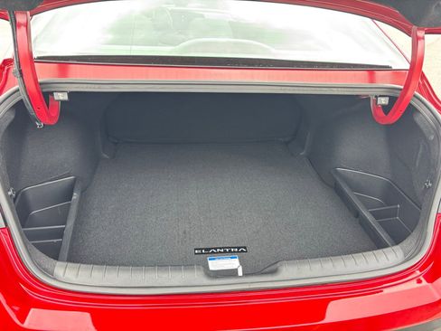 Certified 2025 Hyundai Elantra Sport FWD image 17