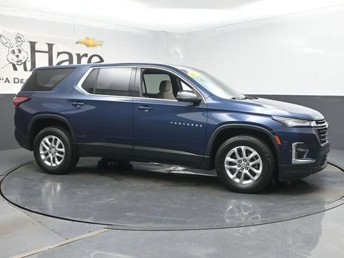 Used 2022 Chevrolet Traverse LS FWD image 1