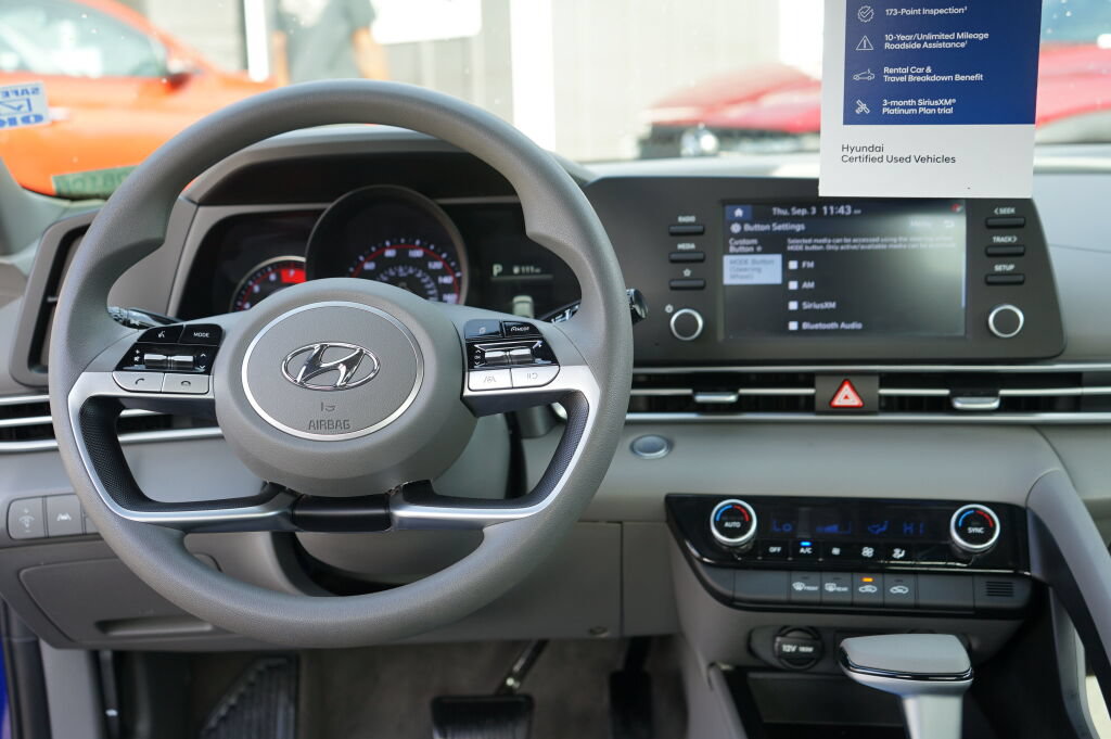 Certified 2023 Hyundai Elantra SEL FWD image 8