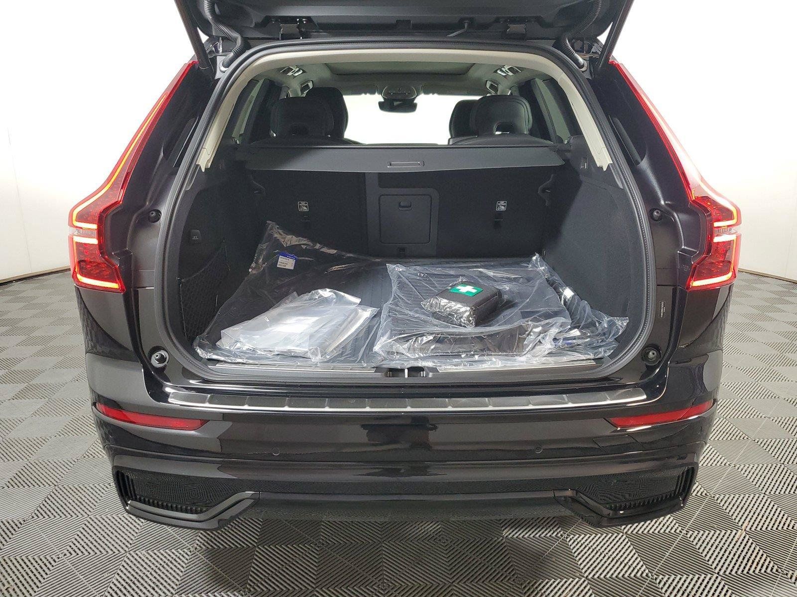 Used 2027 Volvo XC60 B5 Ultra AWD/4WD image 9
