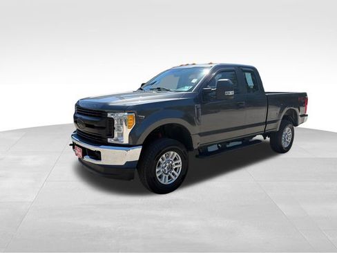 Used 2017 Ford F250 XL w/ STX Appearance Package AWD/4WD image 7