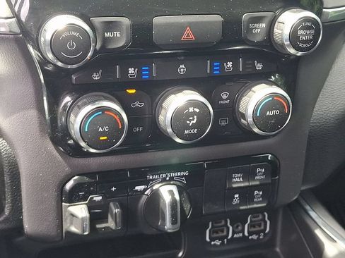 Used 2022 RAM 1500 Laramie AWD/4WD image 15
