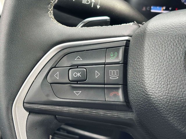 Used 2023 Jeep Grand Cherokee L Laredo AWD/4WD image 19