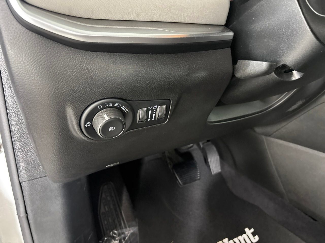 Used 2025 Jeep Compass Limited AWD/4WD image 14