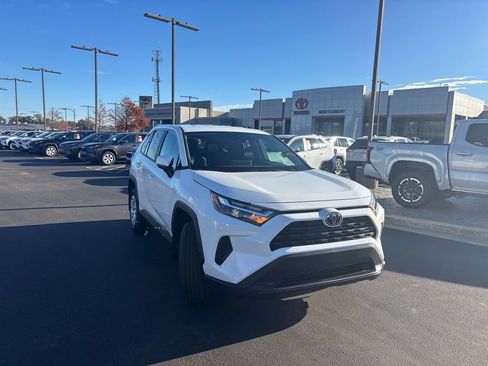 New 2025 Toyota RAV4 LE image 7