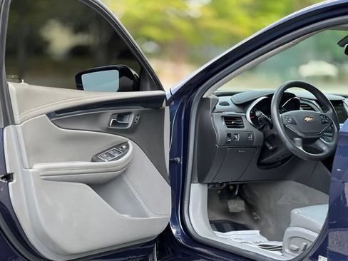 Used 2019 Chevrolet Impala LS FWD image 9