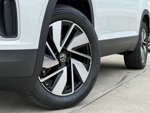 New 2026 Volkswagen Atlas SE image 2