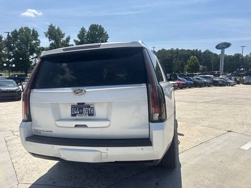 Used 2019 Cadillac Escalade Luxury AWD/4WD image 15