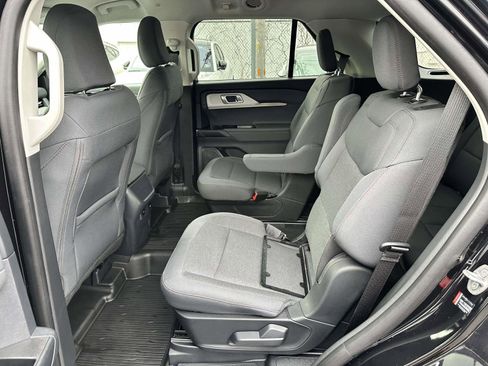 Used 2025 Ford Explorer Active image 13