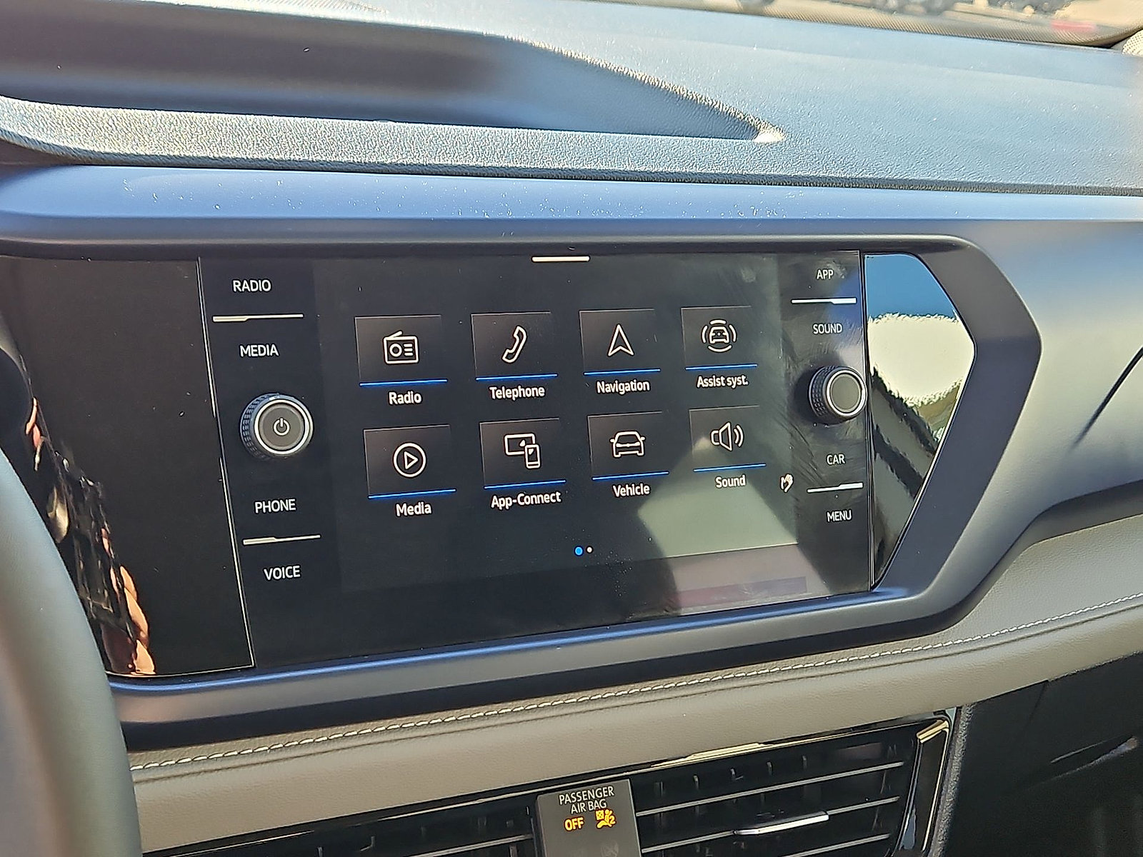 Certified 2024 Volkswagen Taos SE w/ Panoramic Sunroof Package FWD image 19