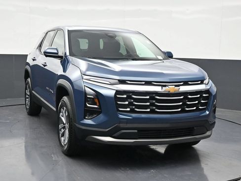 Used 2026 Chevrolet Equinox LT w/ Safety and Technology Package FWD image 7