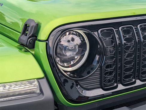 New 2025 Jeep Gladiator Willys image 10