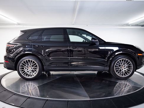 Certified 2023 Porsche Cayenne Platinum Edition AWD/4WD image 8