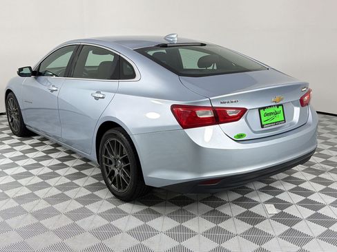 Used 2017 Chevrolet Malibu LT FWD image 3