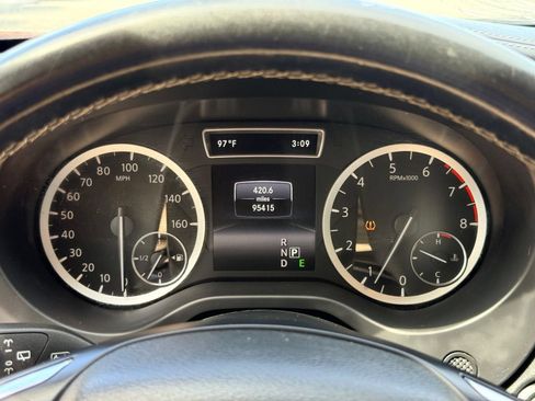 Used 2017 INFINITI QX30 Premium w/ Navigation Package FWD image 44