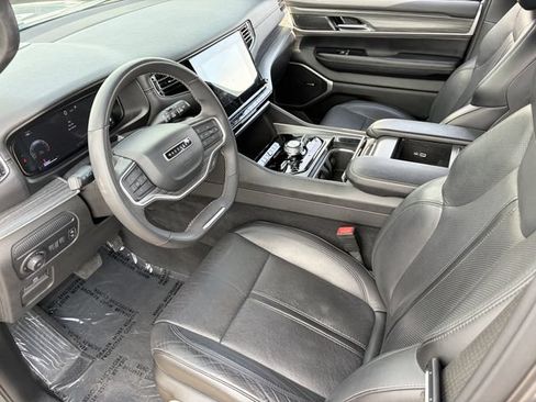 Used 2024 Jeep Wagoneer L Series III w/ Flexible Seating Group AWD/4WD image 5