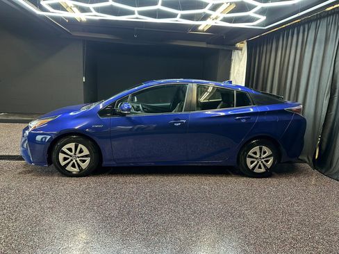 Used 2016 Toyota Prius Four w/ Advanced Technology Package FWD image 4