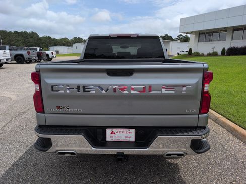 Used 2024 Chevrolet Silverado 1500 LTZ AWD/4WD image 3