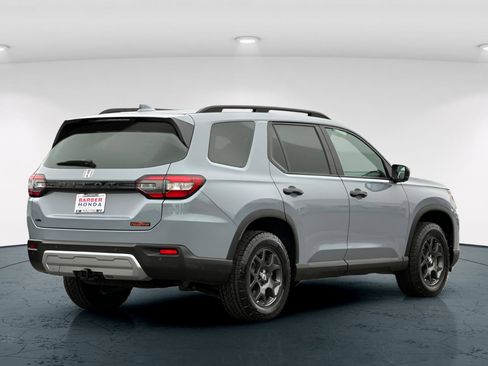 Certified 2025 Honda Pilot TrailSport image 6