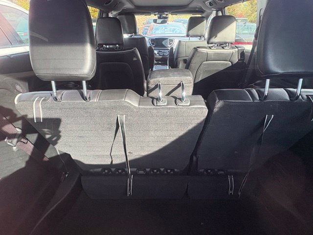 Used 2025 Chrysler Pacifica Limited FWD image 18