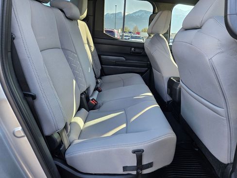 Used 2025 Toyota Tacoma SR5 AWD/4WD image 32