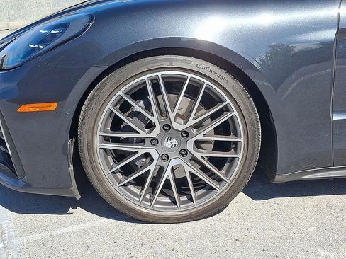 Used 2024 Porsche Panamera image 10