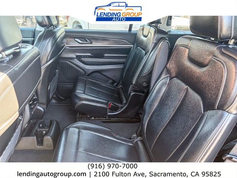 Used 2023 Jeep Grand Cherokee L Limited RWD image 17