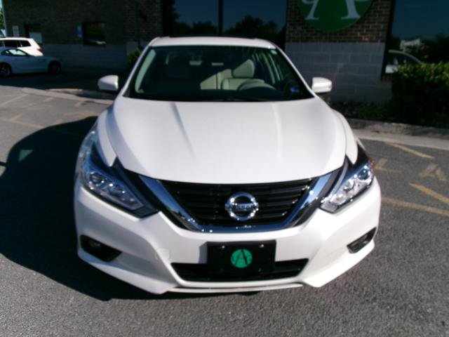 Used 2016 Nissan Altima 2.5 SL w/ 2.5 Technology Package FWD image 2