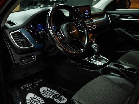 Used 2023 Kia Seltos Nightfall Edition image 8